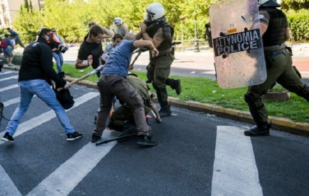 Μάχες ΜΑΤ-ΠΑΜΕ στο κέντρο της Αθήνας σε συγκέντρωση κατά της επίσκεψης Πομπέο