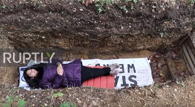 Πανεπιστήμιο βάζει τους φοιτητές σε… τάφους για να εκτιμήσουν τη ζωή