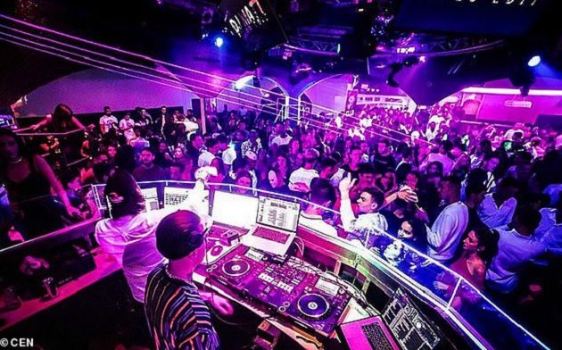 19χρονη γέννησε σε κλαμπ στη Γαλλία μετά από ξέφρενο πάρτι