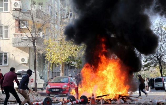Τούρκοι στρατιώτες πυροβόλησαν και σκότωσαν Σύρο διαδηλωτή στο Κομπάνι