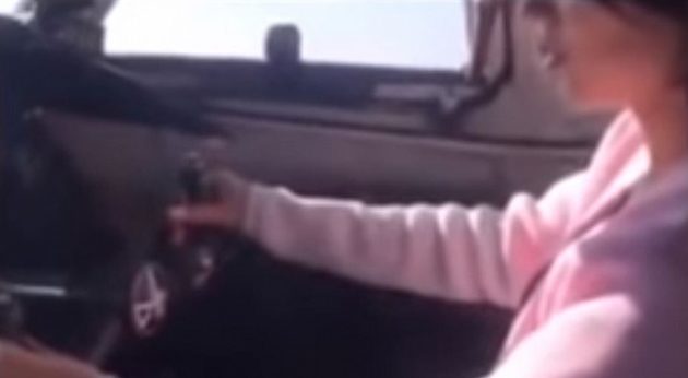 Πιλότος έβαλε την κοπέλα του να οδηγήσει αεροπλάνο με επιβάτες