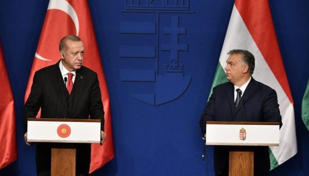 Ερντογάν «τάζει» 100 δισ. εμπόριο στις ΗΠΑ, θέλει Patriot και F-35, εκβιάζει με το μεταναστευτικό