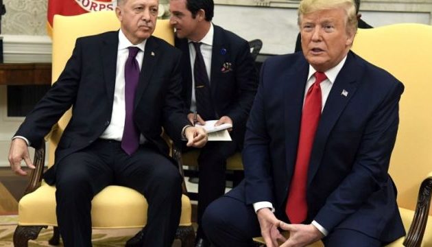 Ο Τραμπ προέτρεψε την ΕΕ να πληρώνει περισσότερα λύτρα στον Ερντογάν για τους πρόσφυγες