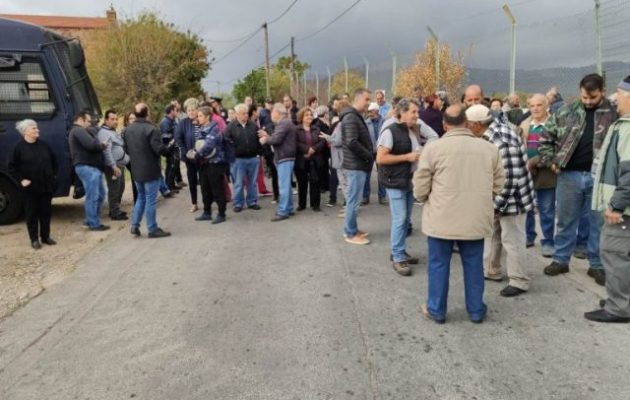 Οι κάτοικοι από τα Καμπόχωρα της Χίου διαδηλώνουν για το μεταναστευτικό