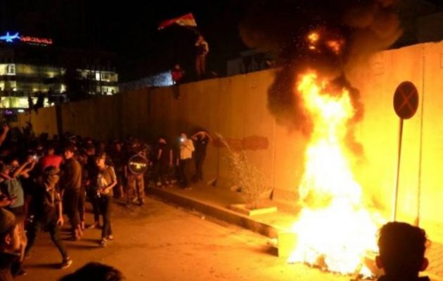 Ιρακινοί διαδηλωτές εισέβαλαν στο Προξενείο του Ιράν στην Καρμπάλα