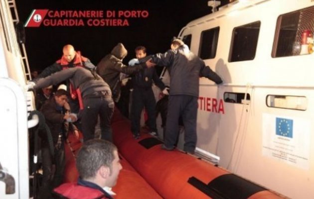 Η ιταλική ακτοφυλακή περισυνέλεξε 143 μετανάστες ανοιχτά της Λαμπεντούζα