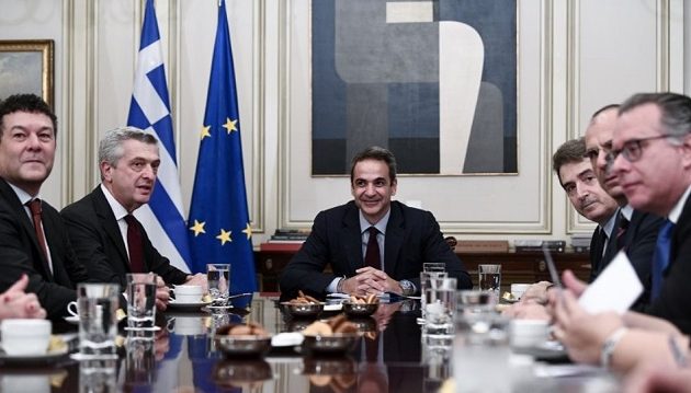 Ο Μητσοτάκης συναντήθηκε με τον Ύπατο Αρμοστή του ΟΗΕ για τους Πρόσφυγες