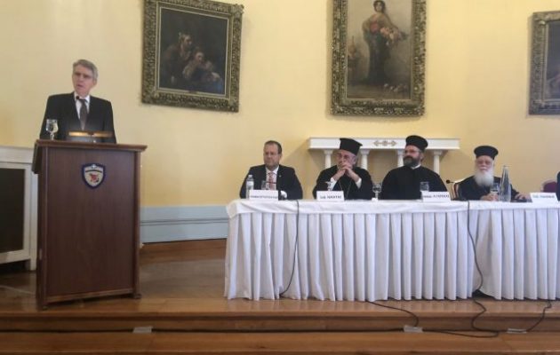 Πάιατ κατά Ρωσίας: Χρησιμοποιεί τη θρησκεία για πολιτικούς στόχους