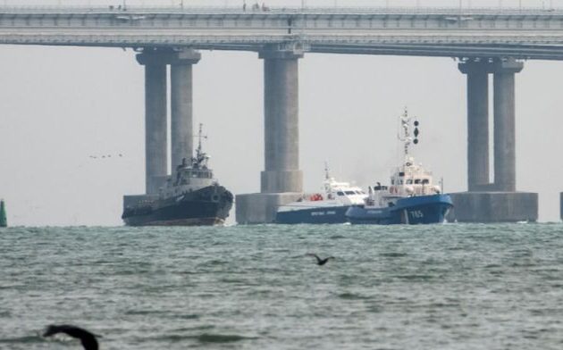 Η Ρωσία επέστρεψε στην Ουκρανία τρία πολεμικά πλοία που είχε κατάσχει πέρσι