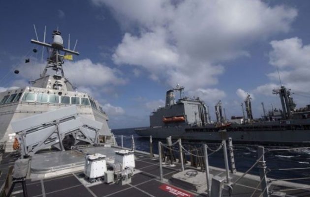 Δύο αμερικανικά πολεμικά πλοία κοντά σε νησιά που διεκδικεί η Κίνα στη Νότια Σινική Θάλασσα