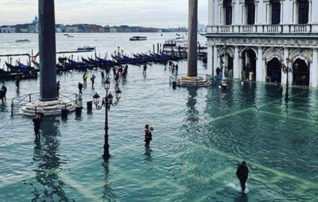 Πάλι βυθίστηκε η Βενετία – Ακραία καιρικά φαινόμενα στη βόρεια Ιταλία