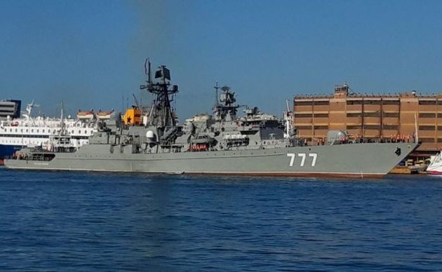Ρωσική φρεγάτα στο λιμάνι του Πειραιά