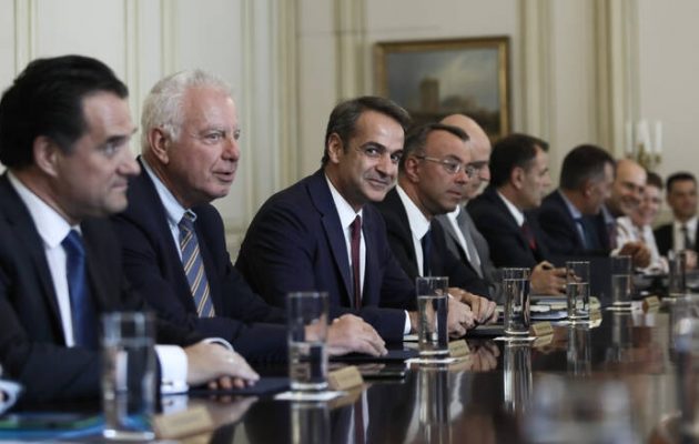 Επίδομα γεννήσεων και απαγόρευση συγκεντρώσεων στη συνεδρίαση του υπουργικού συμβουλίου