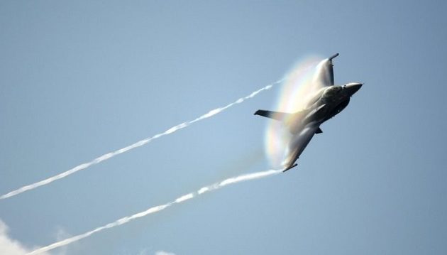 Ελληνικά F-16 «διασταυρώθηκαν» με τουρκικά στις Οινούσσες (βίντεο)