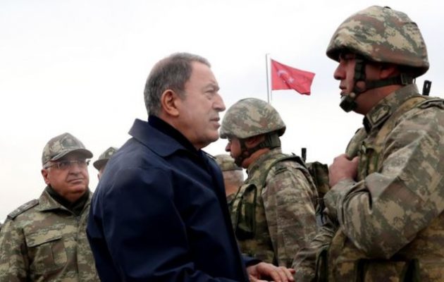 Χουλουσί Ακάρ: Ο τουρκικός στρατός δεν φεύγει από τα 12 οχυρά του στην Ιντλίμπ