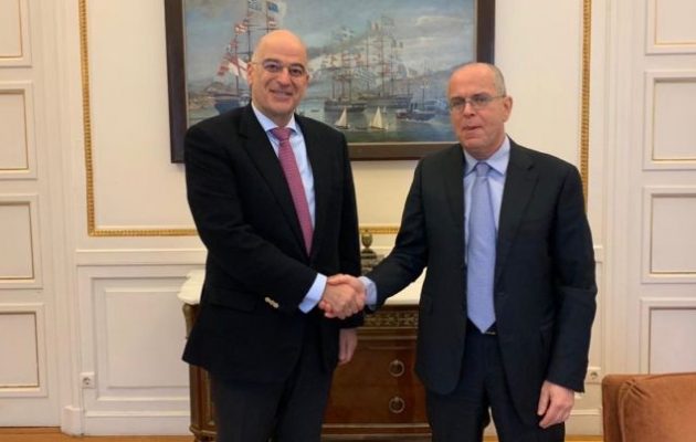 Με τον πρέσβη του Ισραήλ Γιόσι Αμράνι συναντήθηκε ο Νίκος Δένδιας