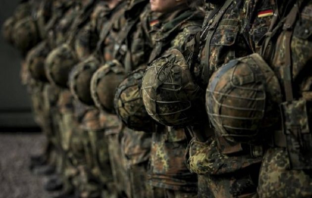 Ο Παναγιωτόπουλος δίνει έκτακτο επίδομα στο προσωπικό των Ενόπλων Δυνάμεων