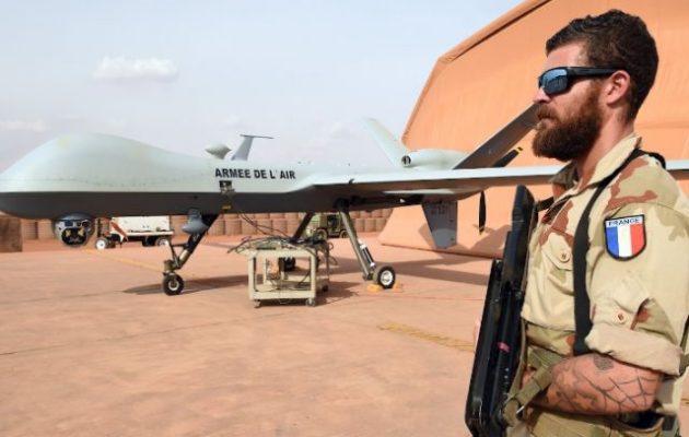 Οι Γάλλοι οπλίζουν ντρον στον πόλεμο κατά των τζιχαντιστών στην Αφρική