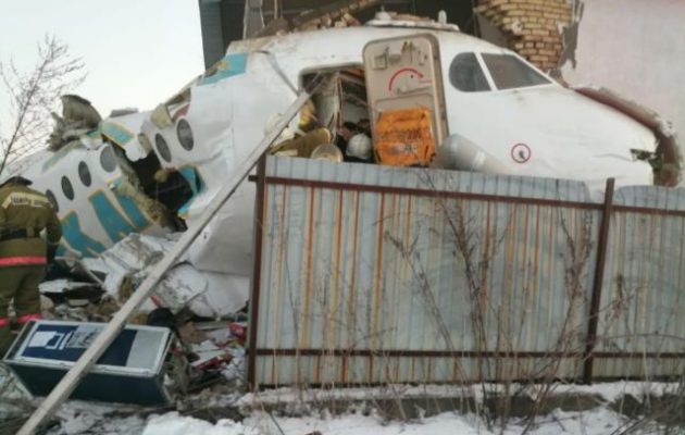 Καζακστάν: Επιβατικό αεροσκάφος συνετρίβη σε διώροφο κτίριο