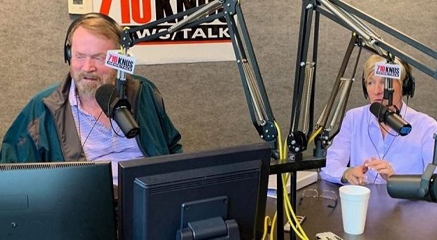 Παρουσιαστής βαρέθηκε τον Τραμπ και ευχήθηκε ένοπλη επίθεση σε σχολείο