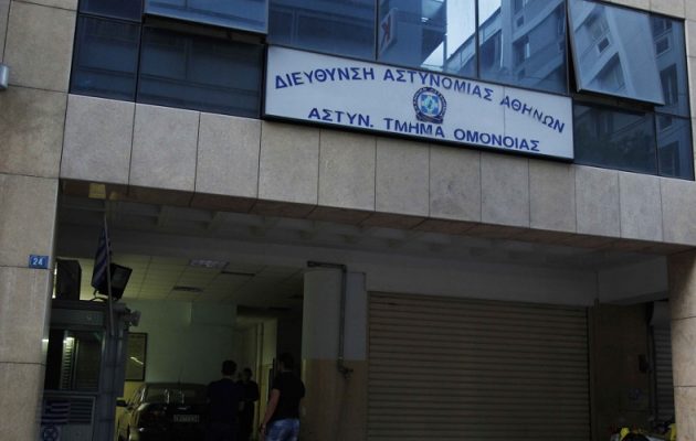 Συνελήφθησαν αστυνομικοί του Α.Τ. Ομόνοιας για βία σε βάρος γυναίκας ΑμΕΑ