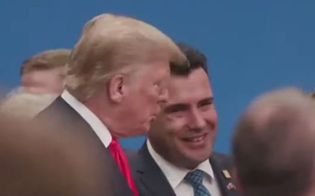 «Ποιος είναι αυτός;» απορεί ο Τραμπ αμέσως μετά τις χαρούλες που του έκανε ο Ζάεφ (βίντεο)