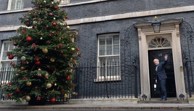 «Ηρεμία με τα πεθερικά» ζήτησε στο χριστουγεννιάτικο μήνυμα του ο Τζόνσον