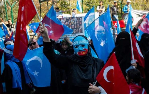 Η Κίνα επέβαλε κυρώσεις στη Βρετανία για τους Ουιγούρους