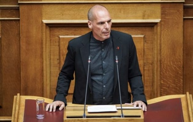 Βαρουφάκης: Υπέρβαση καθήκοντος από Λιμενικό – Οι βουλευτές εξαιρούνται των μέτρων