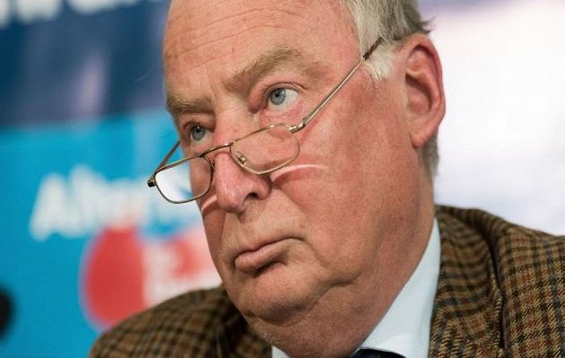 Γερμανία: Αίρεται η ασυλία του επίτιμου προέδρου του ακροδεξιού AfD