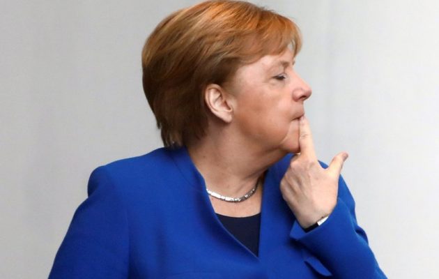 Θαυμάστε την ηγέτιδα της Ε.Ε. Μέρκελ – Τρώει τα νύχια της στη Διάσκεψη του Βερολίνου