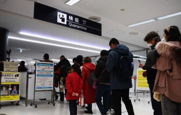 Κοροναϊός: Η Κίνα είναι βέβαιη ότι μπορεί να ελαχιστοποιήσει τη μετάδοση σε επιβατικές πτήσεις