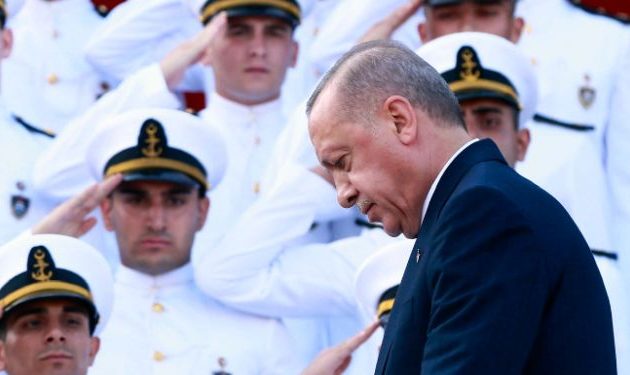 Politico: Διπλωμάτες λένε ότι ο Ερντογάν μπορεί να επιτεθεί στρατιωτικά σε Ελλάδα ή Γαλλία