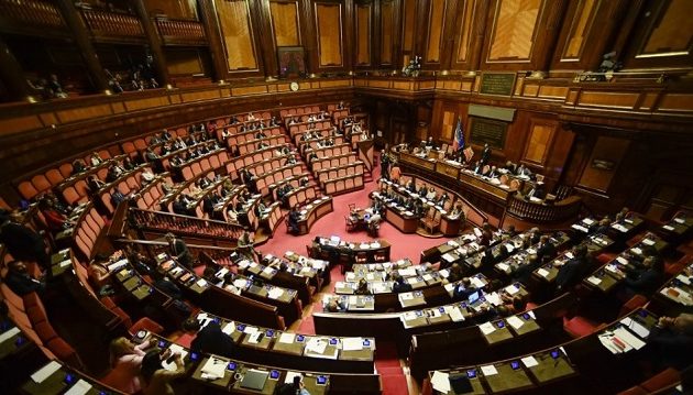 Σκανδαλώδες προνόμιο: Πώς οι Ιταλοί βουλευτές εξασφαλίζουν διπλή σύνταξη