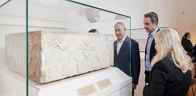 Μητσοτάκης και Νετανιάχου ξεναγήθηκαν στο Εθνικό Αρχαιολογικό Μουσείο (φωτο)