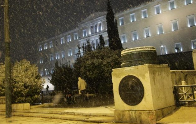 Καιρός: Θεοφάνεια με χιονοπτώσεις στην Αττική και ισχυρά φαινόμενα σε Εύβοια και Κρήτη