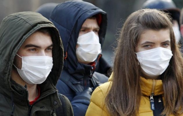 Καταρρέει οικουμενικά η εμπιστοσύνη των πολιτών σε ΜΜΕ και κυβερνήσεις