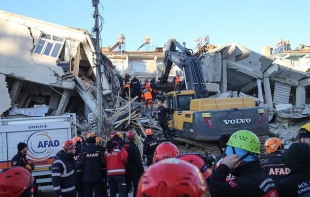Κόλαση στην Τουρκία: Τουλάχιστον 21 νεκροί και 1.030  τραυματίες από τον φονικό σεισμό
