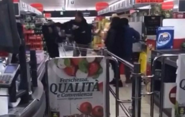 Ιταλία: «Φταις για τον κοροναϊό Covid» – Επίθεση με μπουνιές σε σούπερ μάρκετ (βίντεο)