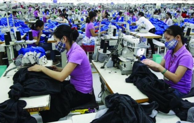 Εταιρείες ρούχων που ράβονται στη Κίνα θέλουν να μεταφέρουν την παραγωγή τους στην Τουρκία