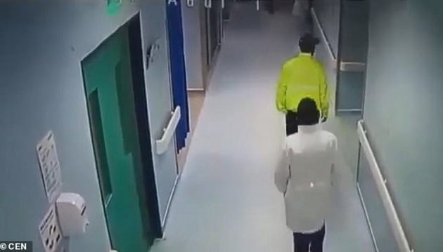 Εκτελεστές μπήκαν ανενόχλητοι σε νοσοκομείο και σκότωσαν 33χρονο (βίντεο)