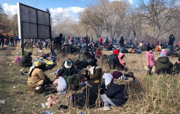 Κάλεσμα να συγκεντρωθούν τη Δευτέρα στην Κωνσταντινούπολη μετανάστες και να έρθουν με πορεία στην Ελλάδα