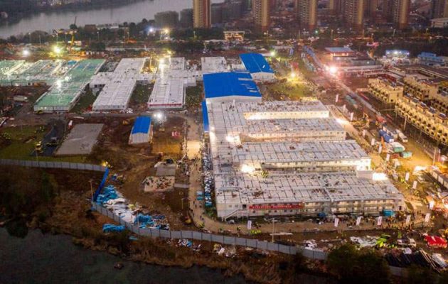 Απίστευτο: Οι Κινέζοι έχτισαν στη Βουχάν μόλις σε 10 ημέρες τεράστιο νοσοκομείο για ασθενείς με κοροναϊό