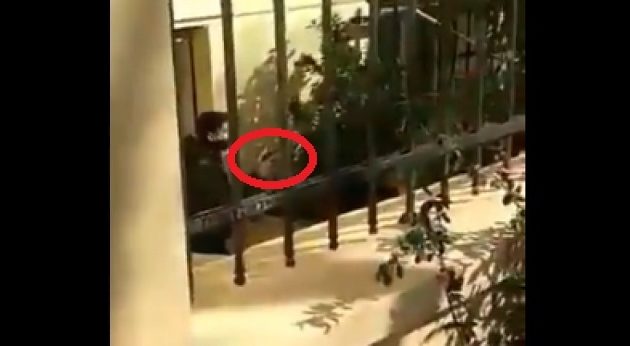 Καταγγελία ΣΥΡΙΖΑ: Αστυνομικός έβγαλε όπλο μέσα στην ΑΣΟΕΕ (βίντεο)