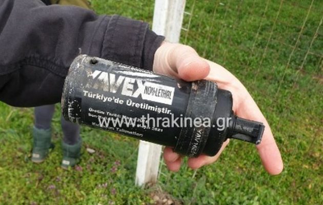 Thrakinea: Αυτά τα χημικά πετάνε στους Έλληνες αστυνομικούς άτομα μεταξύ των μεταναστών