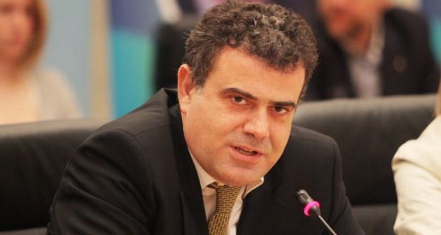 Πρώην υπουργός του ΠΑΣΟΚ αναλαμβάνει ραδιοφωνική εκπομπή για μουσικά ταλέντα