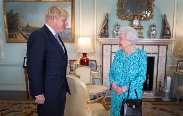 Ανησυχία στη Βρετανία: Ο Μπόρις Τζόνσον έχει κολλήσει τον κοροναϊό στη Βασίλισσα Ελισάβετ;