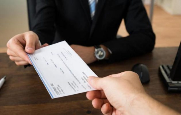 ΥΠ.ΟΙΚ.: Παράταση 75 ημερών για τις μεταχρονολογημένες επιταγές – Ποιοι επωφελούνται