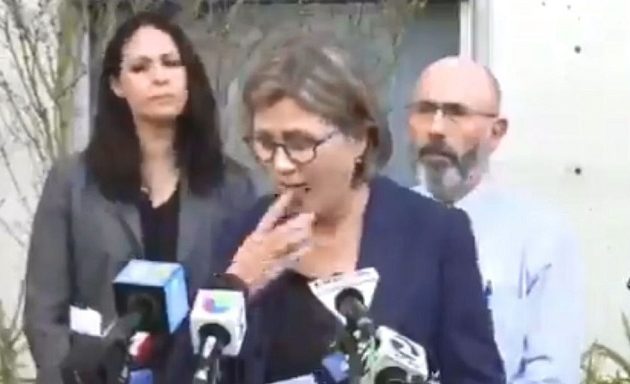 Κοροναϊός: Αξιωματούχος λέει στον κόσμο να μην αγγίζει το στόμα του – Μετά βάζει το δάχτυλο μέσα (βίντεο)