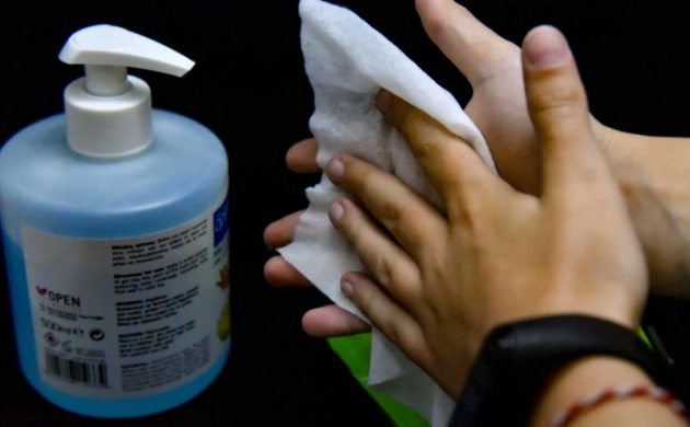 Κοροναϊός: Ο Νίκος Παππάς καταγγέλλει «αισχροκέρδεια λόγω αδράνειας της κυβέρνησης»